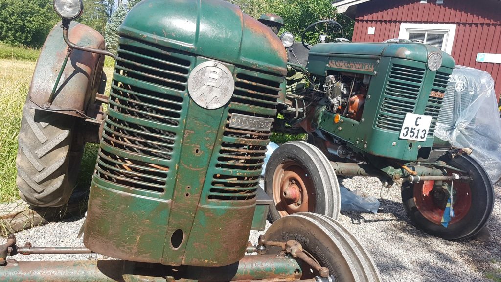 Veterantraktorer och gamla maskiner